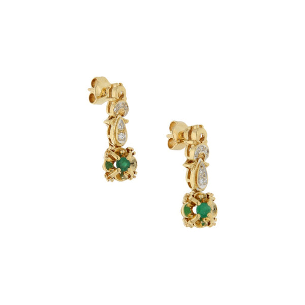 Broqueles estilizados con diamantes y esmeraldas en oro amarillo 18 kilates.