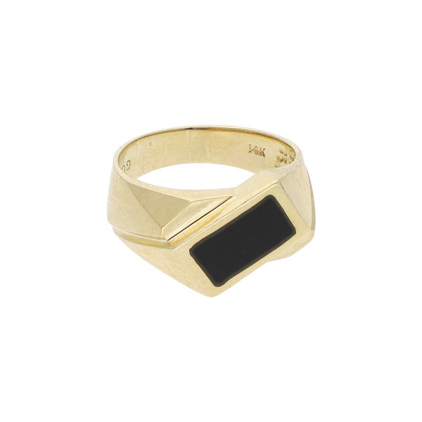 Anillo tipo sello con onix en oro amarillo 14 kilates.