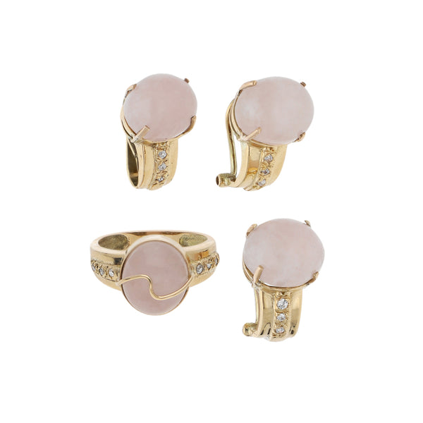 Juego de aretes, dije y anillo diseño especial con cuarzo rosa y circonias en oro amarillo 14 kilates.