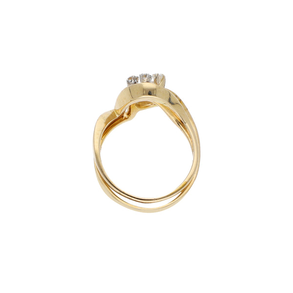 Alianza de dos piezas diseño especial con diamantes en oro amarillo 14 kilates.