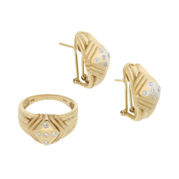 Juego de Anillo y aretes diseño especial con sintéticos en oro amarillo 14 kilates.