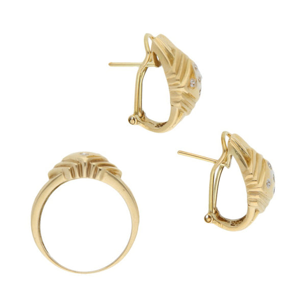 Juego de Anillo y aretes diseño especial con sintéticos en oro amarillo 14 kilates.
