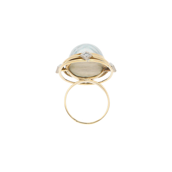 Anillo diseño especial con diamantes y media perla en oro dos tonos 14 kilates.