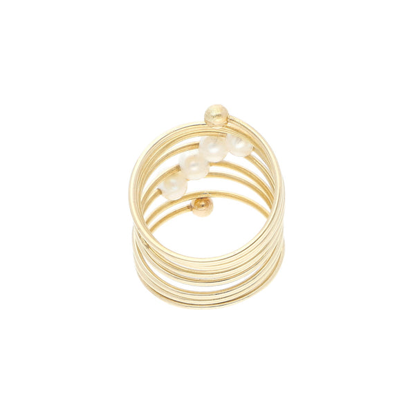Anillo ondulado con perlas en oro amarillo 14 kilates.