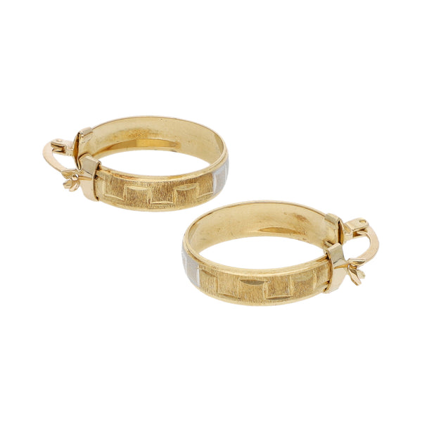 Arracadas labradas en oro amarillo 14 kilates.