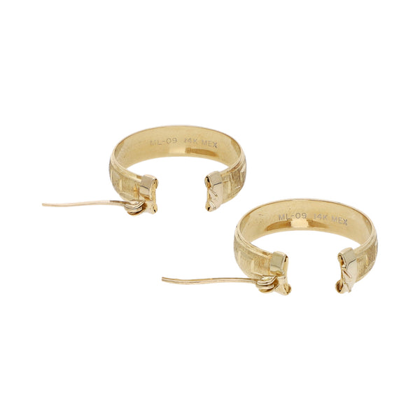 Arracadas labradas en oro amarillo 14 kilates.