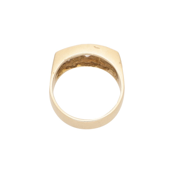 Anillo diseño especial con circonias en oro amarillo 14 kilates.