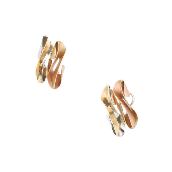 Aretes diseño especial en oro tres tonos 14 kilates.