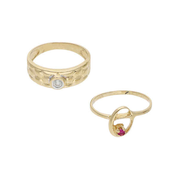 Dos anillos diseño especial con diamante y rubí en oro amarillo 14 kilates.