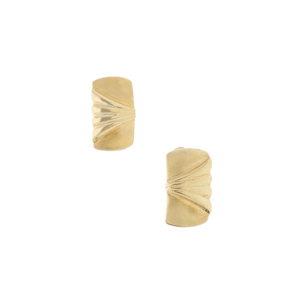 Broqueles labrados en oro amarillo 14 kilates.
