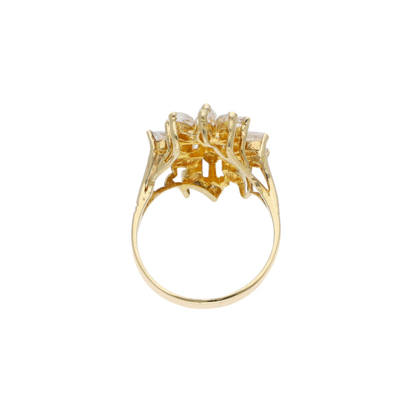 Anillo calado con circonias en oro amarillo 14 kilates.
