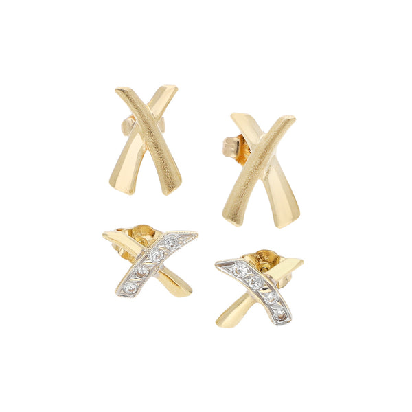 Dos broqueles diseño especial con circonias en oro amarillo 14 kilates.