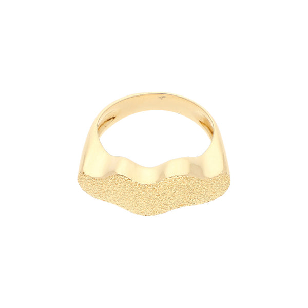 Anillo barroco en oro amarillo 18 kilates.