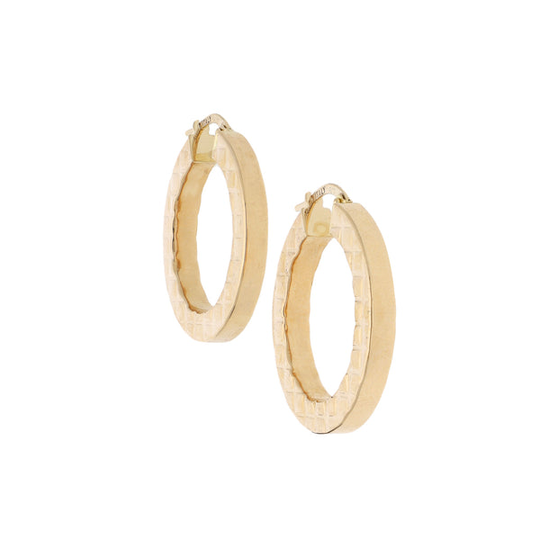 Arracadas huecas en oro amarillo 14 kilates.