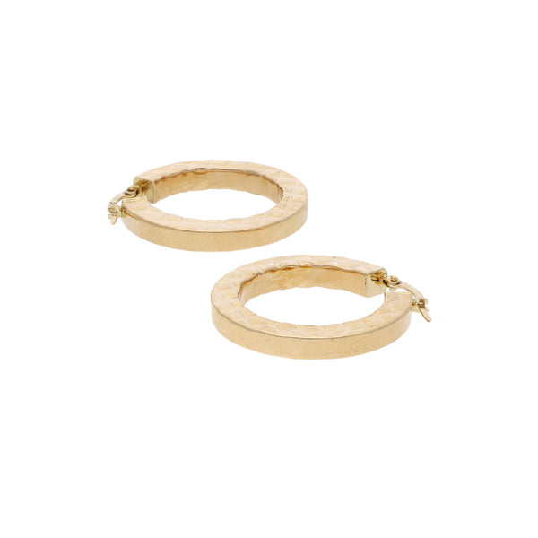 Arracadas huecas en oro amarillo 14 kilates.