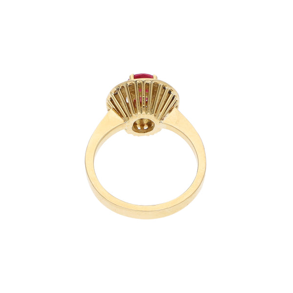 Anillo diseño especial con rubí en oro amarillo 18 kilates.