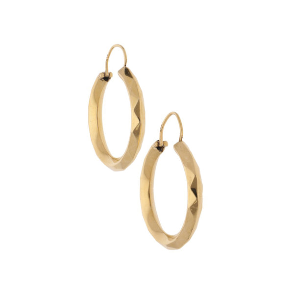 Arracadas facetadas en oro amarillo 18 kilates.