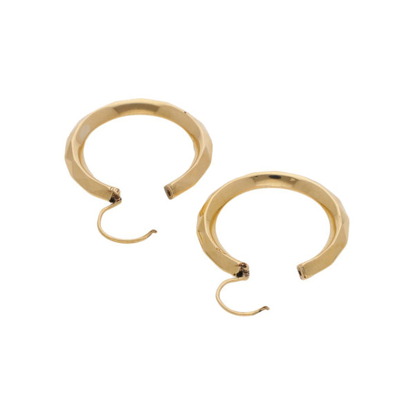 Arracadas facetadas en oro amarillo 18 kilates.
