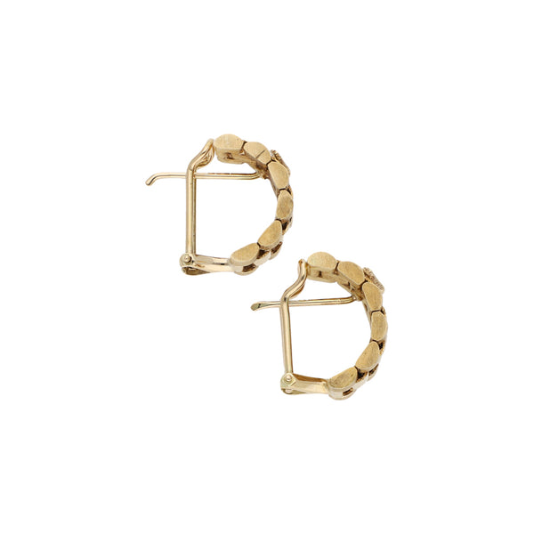 Aretes diseño especial con aplicación motivo corona en oro amarillo 14 kilates.