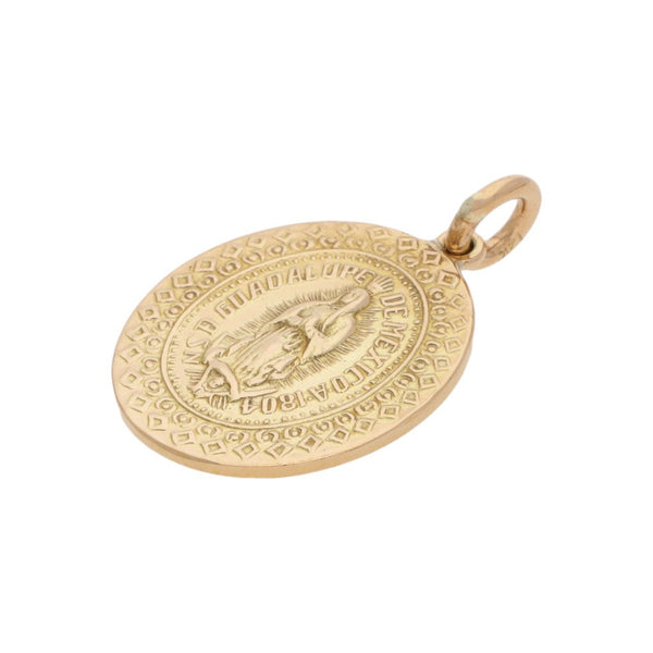 Medalla labrada motivo Virgen de Guadalupe en oro amarillo 14 kilates.