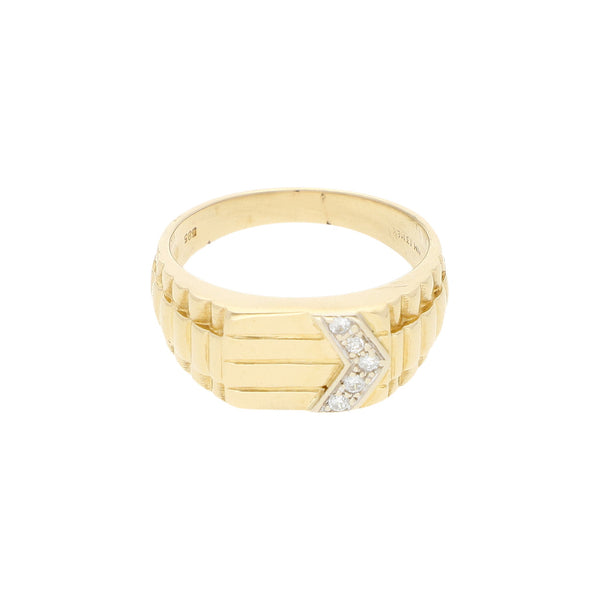 Anillo estriado con diamantes en oro amarillo 14 kilates.