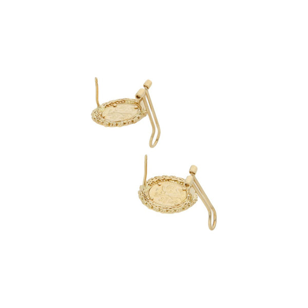 Aretes boleados con aplicación motivo moneda en oro amarillo 14 kilates.