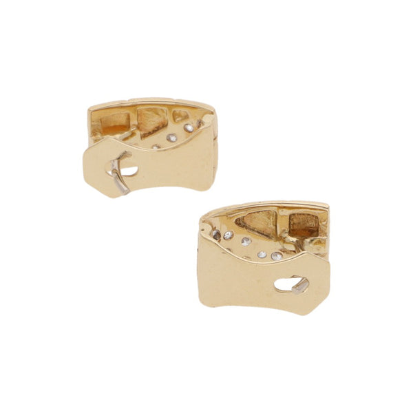 Aretes diseño especial con sintéticos en oro amarillo 14 kilates.