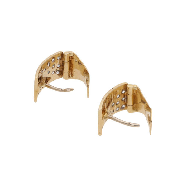 Aretes diseño especial con sintéticos en oro amarillo 14 kilates.