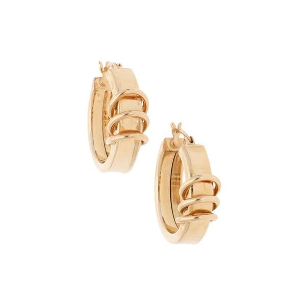Arracadas huecas con aplicación motivo aros en oro amarillo 14 kilates.