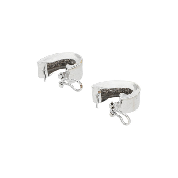 Aretes diseño especial en oro blanco 14 kilates.