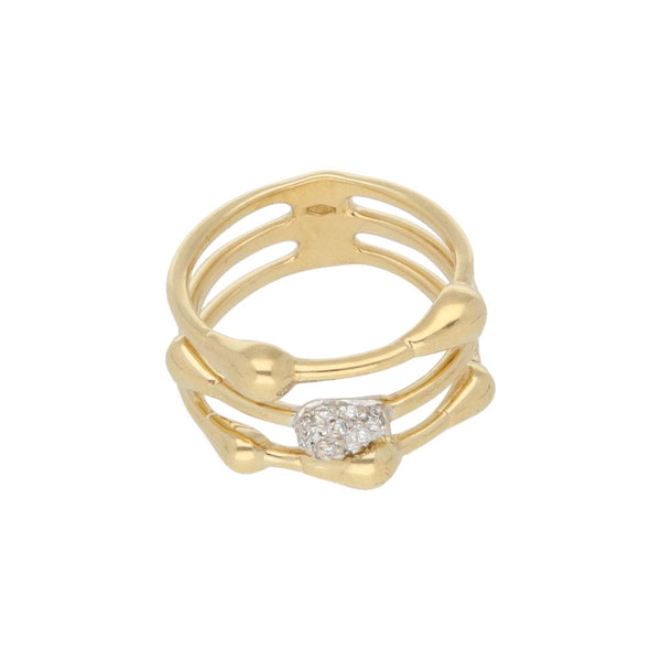 Anillo estilizado con diamantes en oro amarillo 18 kilates.