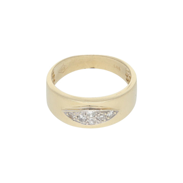 Anillo diseño especial con diamantes en oro amarillo 14 kilates.