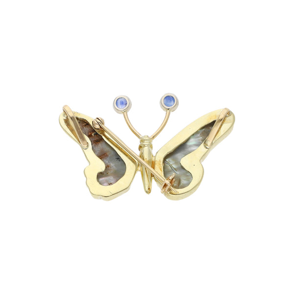 Prendedor diseño especial con madre perla y sintéticos motivo mariposa en oro amarillo 14 kilates