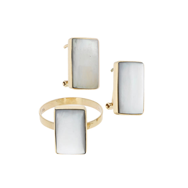 Juego de anillo y aretes diseño especial con sintéticos en oro amarillo 14 kilates.