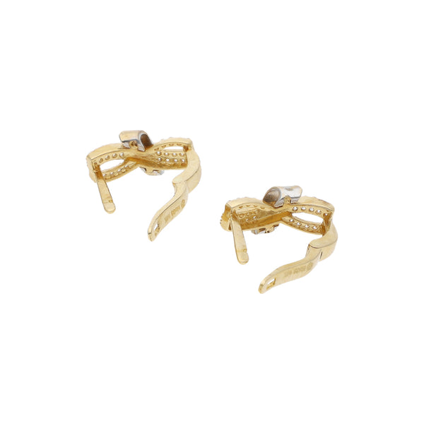 Juego de aretes y anillo diseño especial con circonias en oro amarillo 14 kilates.