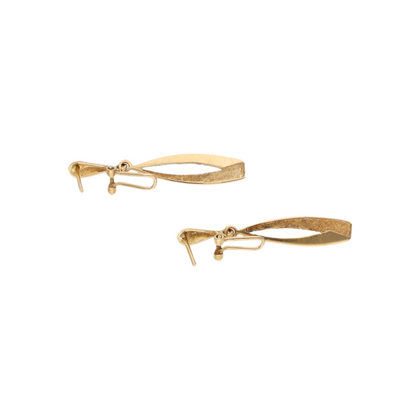 Aretes estilizados en oro amarillo 14 kilates.