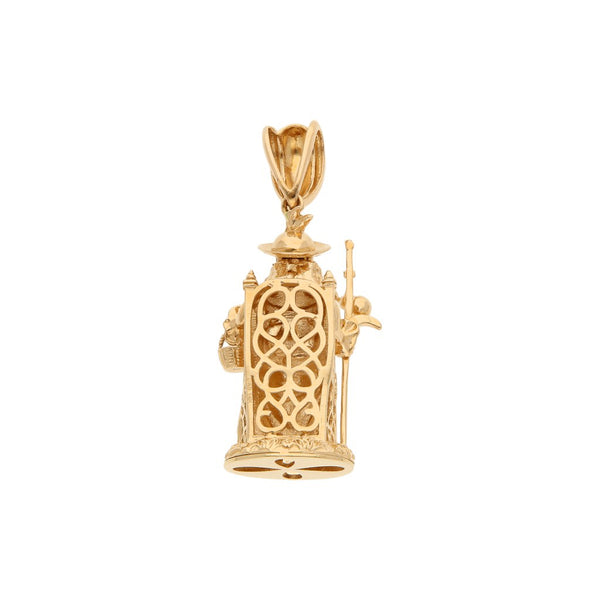 Medalla diseño especial motivo Santo Niño de Atocha en oro amarillo 14 kilates.
