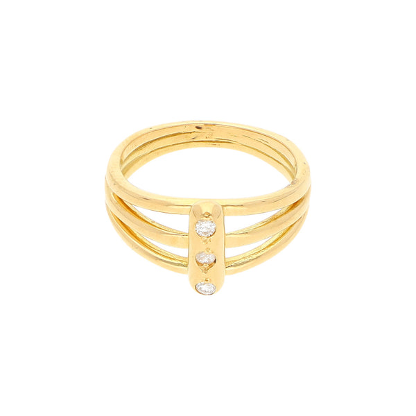 Anillo diseño especial con diamantes en oro amarillo 18 kilates.