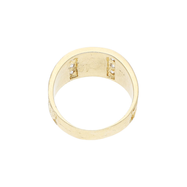 Anillo diseño especial motivo figuras diferentes con sintéticos en oro amarillo 14 kilates.