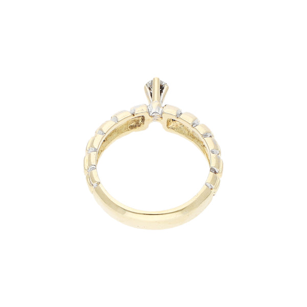 Anillo de compromiso con diamante en oro amarillo 14 kilates.