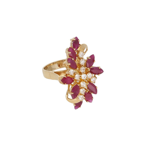 Anillo diseño especial con rubíes y circonias en oro amarillo 14 kilates.