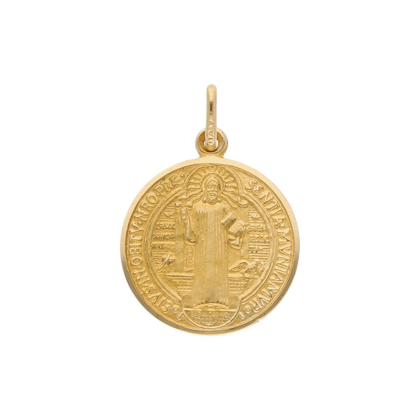 Medalla labrada motivo San Benito en oro amarillo 14 kilates.