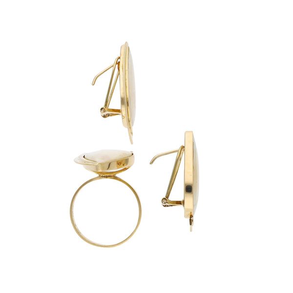 Juego anillo y aretes diseño especial con marfil en oro amarillo 14 kilates.