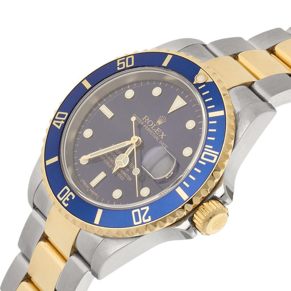 Reloj Rolex para caballero modelo Oyster Perpetual Date Submariner vistas en oro amarillo 18 kilates.