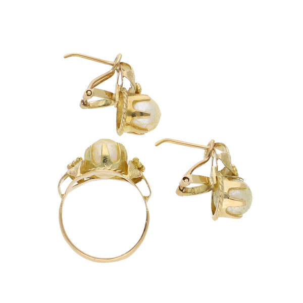 Juego de Anillo y aretes diseño especial con perlas en oro dos tonos 16 kilates.