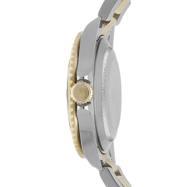 Reloj para caballero modelo Oyster Perpetual Date Submariner vistas en oro amarillo 18 kilates.