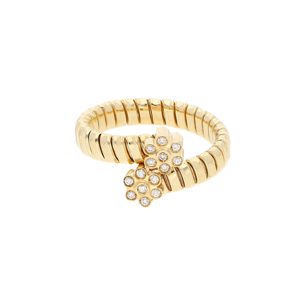 Anillo abierto motivo flor con sintéticos en oro amarillo 14 kilates.