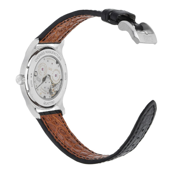 Reloj para caballero modelo Chopard L.U.C Quattro caja y broche en oro blanco 18 kilates.