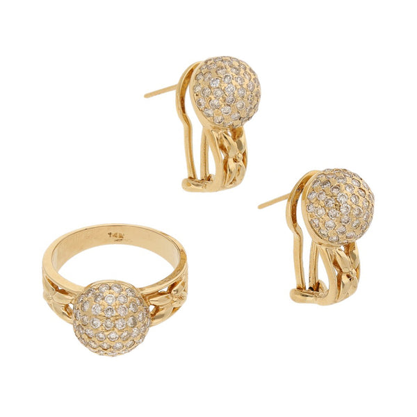 Juego de anillo y aretes diseño especial con diamantes en oro amarillo 14 kilates.