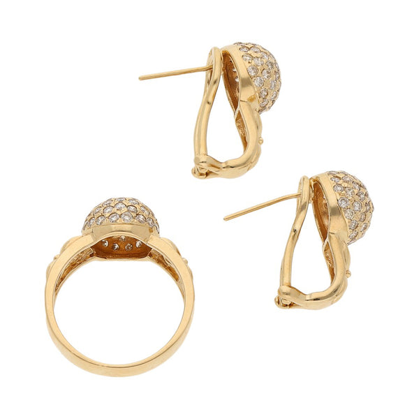 Juego de anillo y aretes diseño especial con diamantes en oro amarillo 14 kilates.